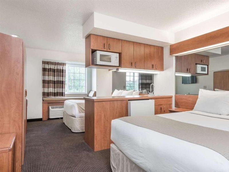 Microtel Inn & Suites By Wyndham Rice Lake Exteriör bild