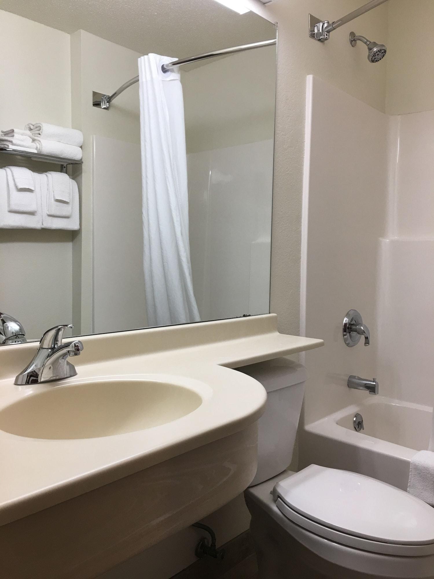 Microtel Inn & Suites By Wyndham Rice Lake Exteriör bild