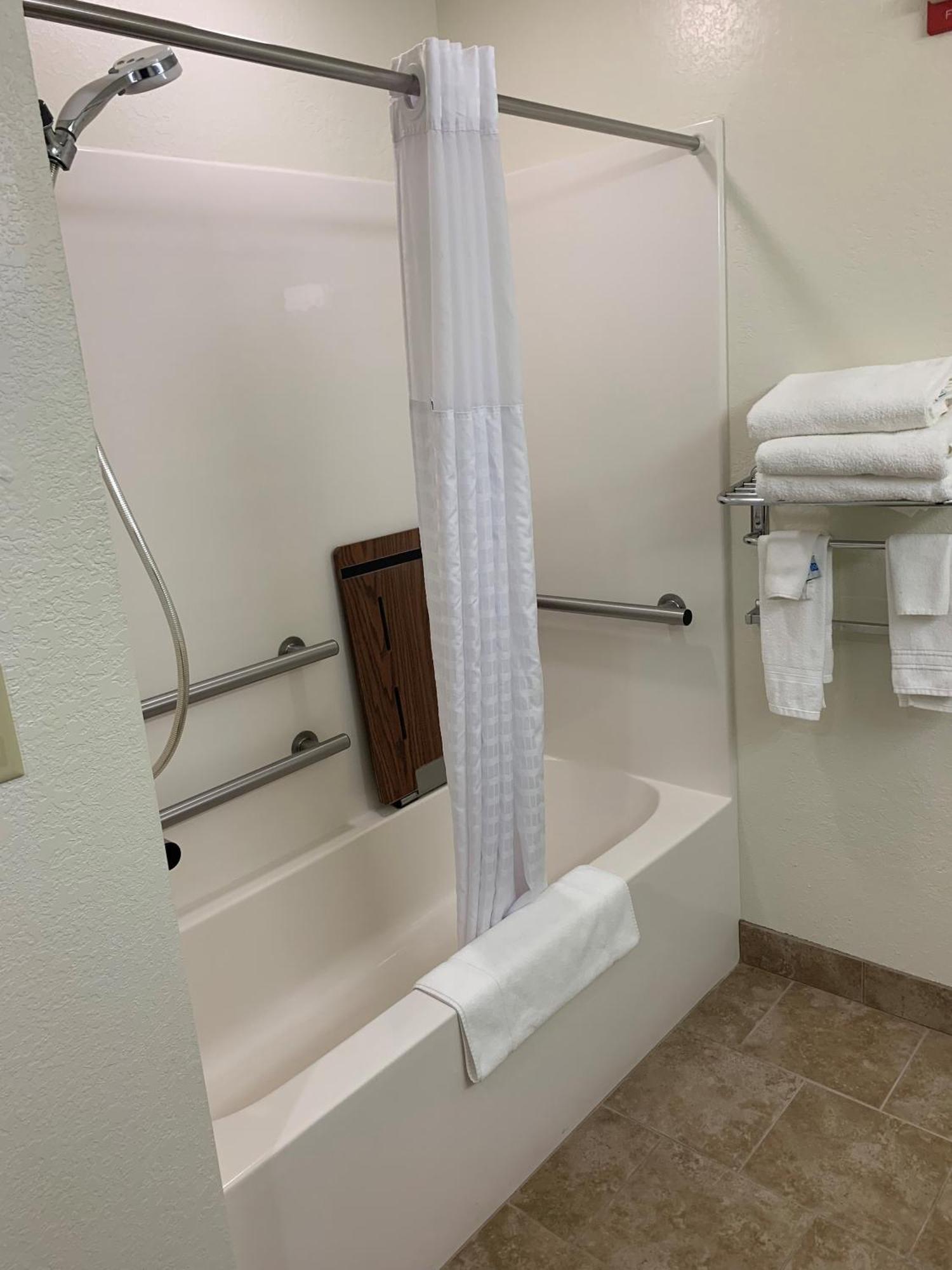 Microtel Inn & Suites By Wyndham Rice Lake Exteriör bild